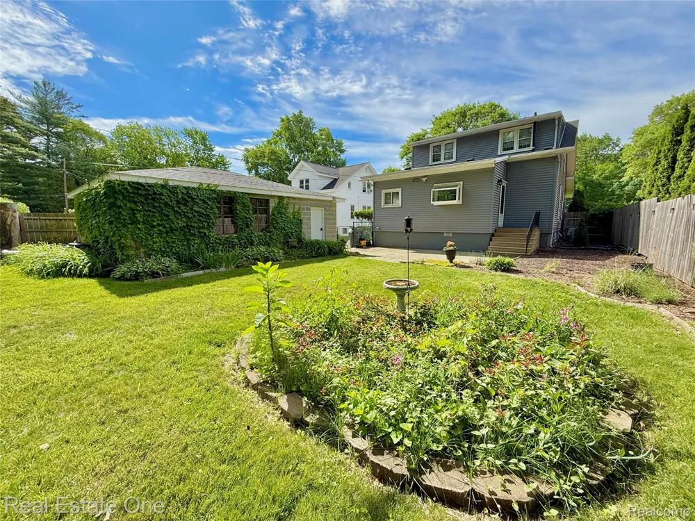 865 Grant Avenue Clawson City, MI 48017