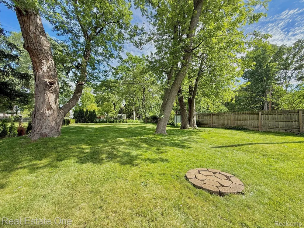 865 Grant Avenue Clawson City, MI 48017