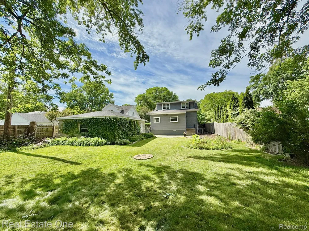 865 Grant Avenue Clawson City, MI 48017