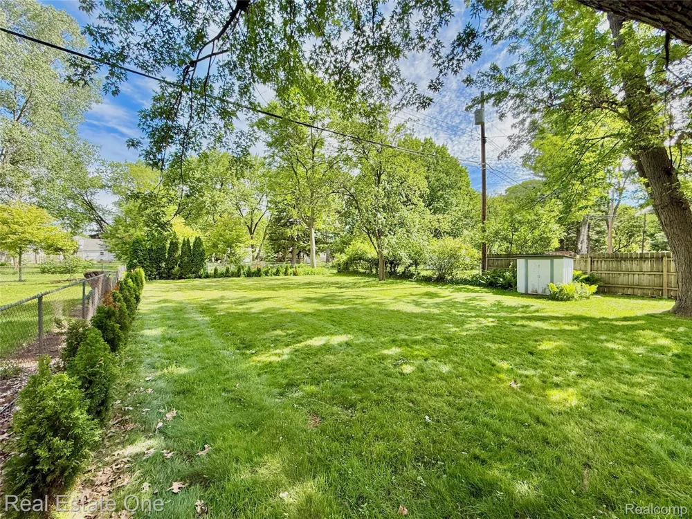 865 Grant Avenue Clawson City, MI 48017