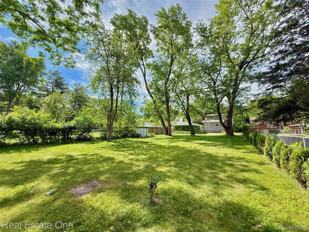 865 Grant Avenue Clawson City, MI 48017