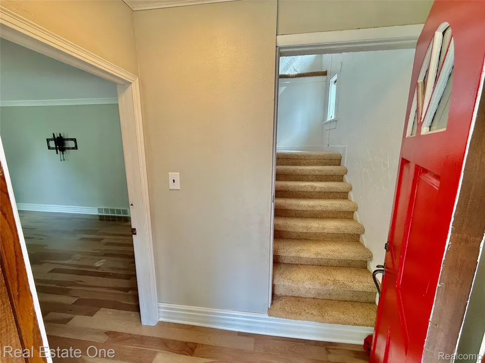 865 Grant Avenue Clawson City, MI 48017
