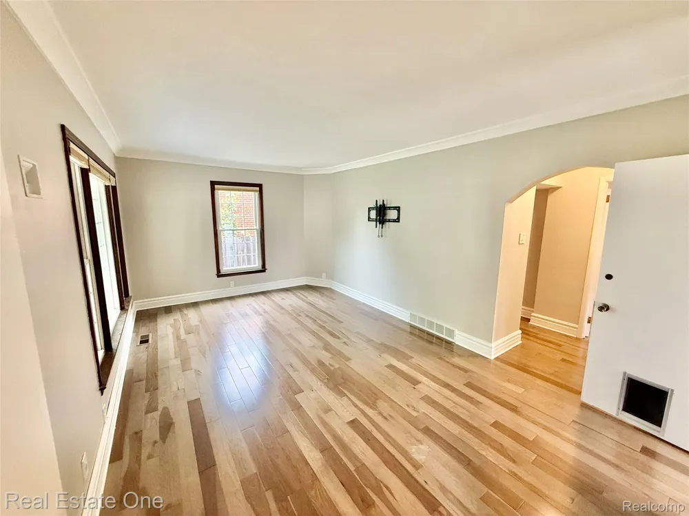 865 Grant Avenue Clawson City, MI 48017