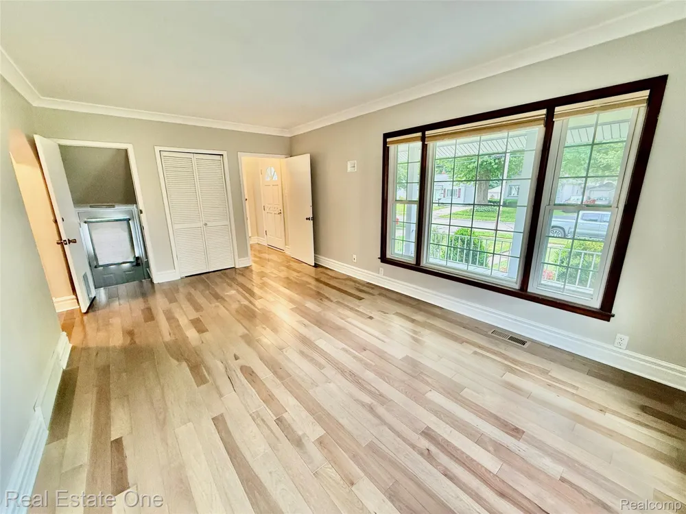 865 Grant Avenue Clawson City, MI 48017