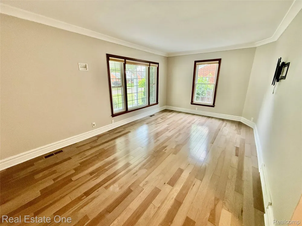 865 Grant Avenue Clawson City, MI 48017