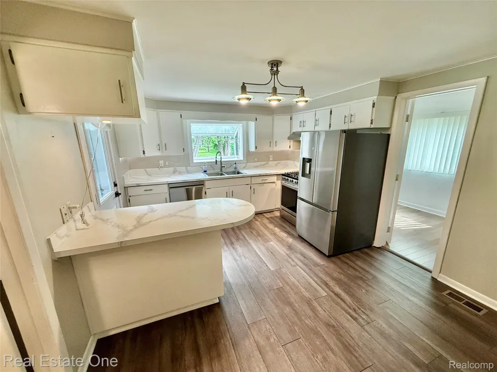 865 Grant Avenue Clawson City, MI 48017