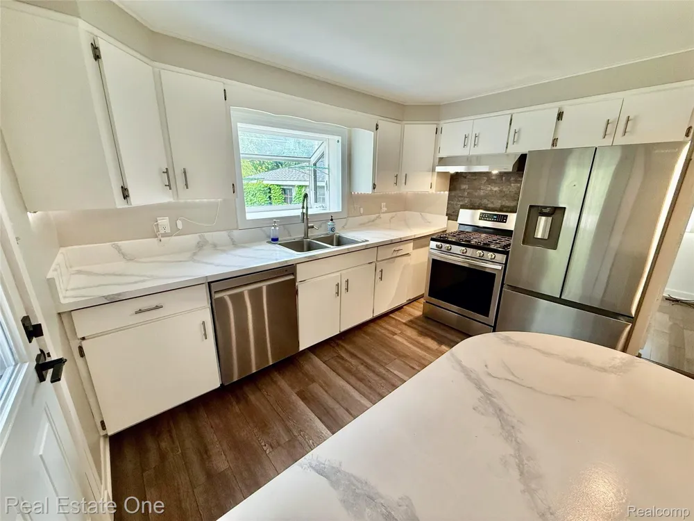 865 Grant Avenue Clawson City, MI 48017