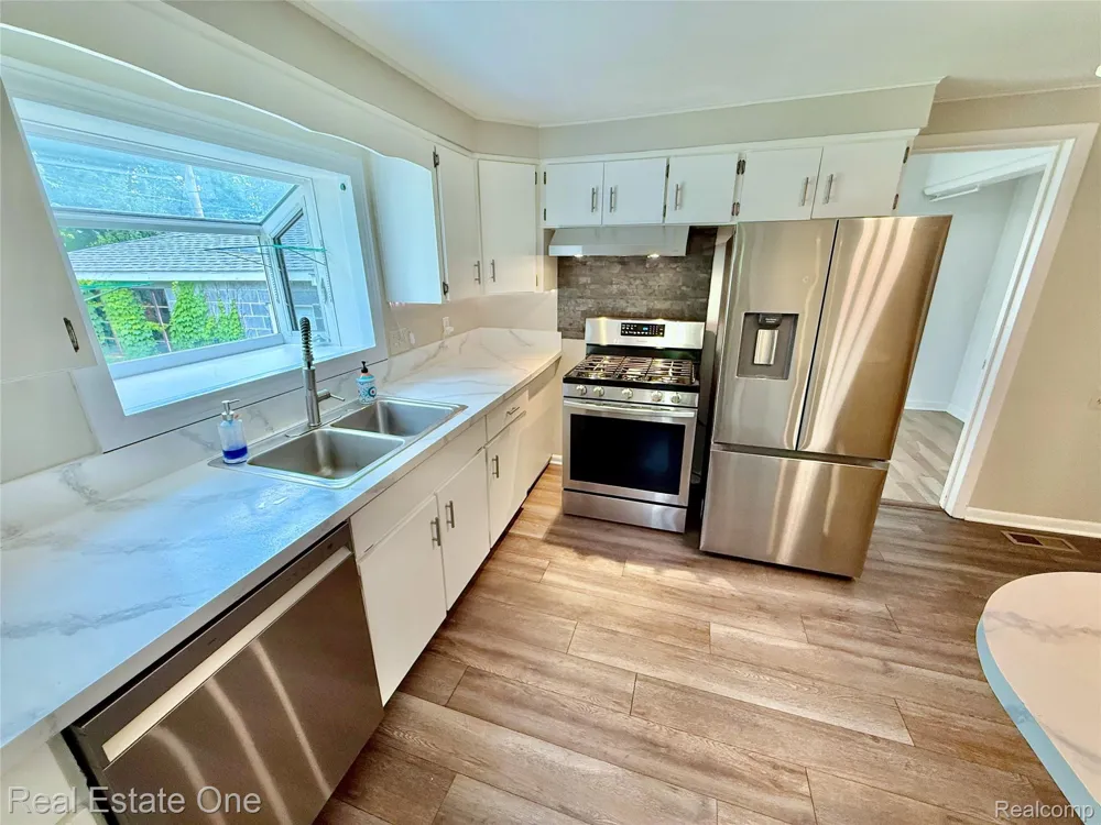 865 Grant Avenue Clawson City, MI 48017