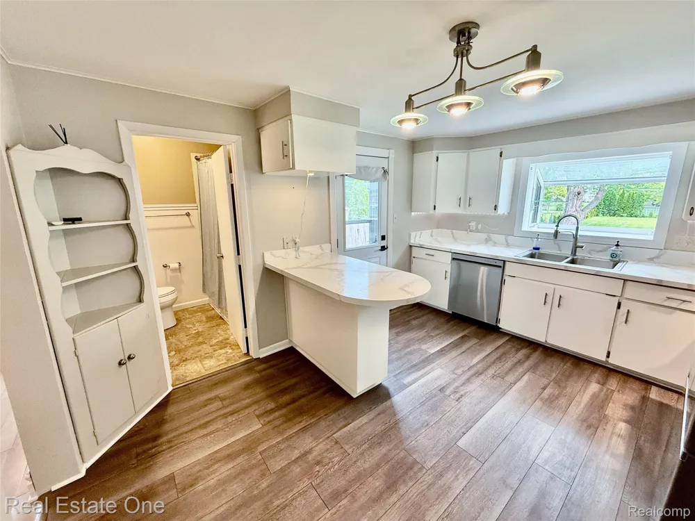 865 Grant Avenue Clawson City, MI 48017
