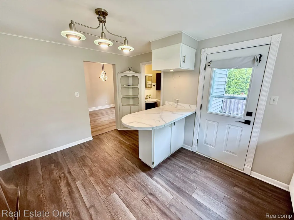 865 Grant Avenue Clawson City, MI 48017