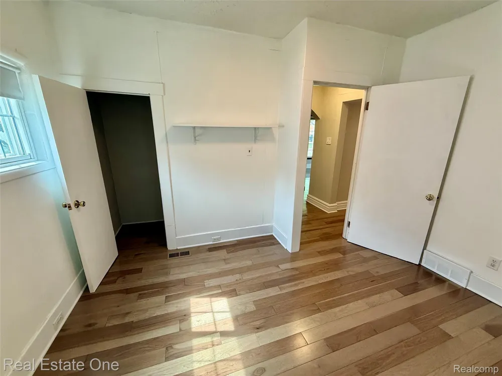 865 Grant Avenue Clawson City, MI 48017