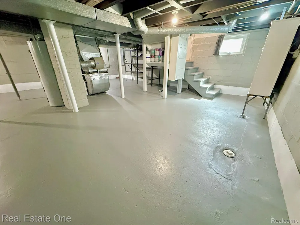 865 Grant Avenue Clawson City, MI 48017