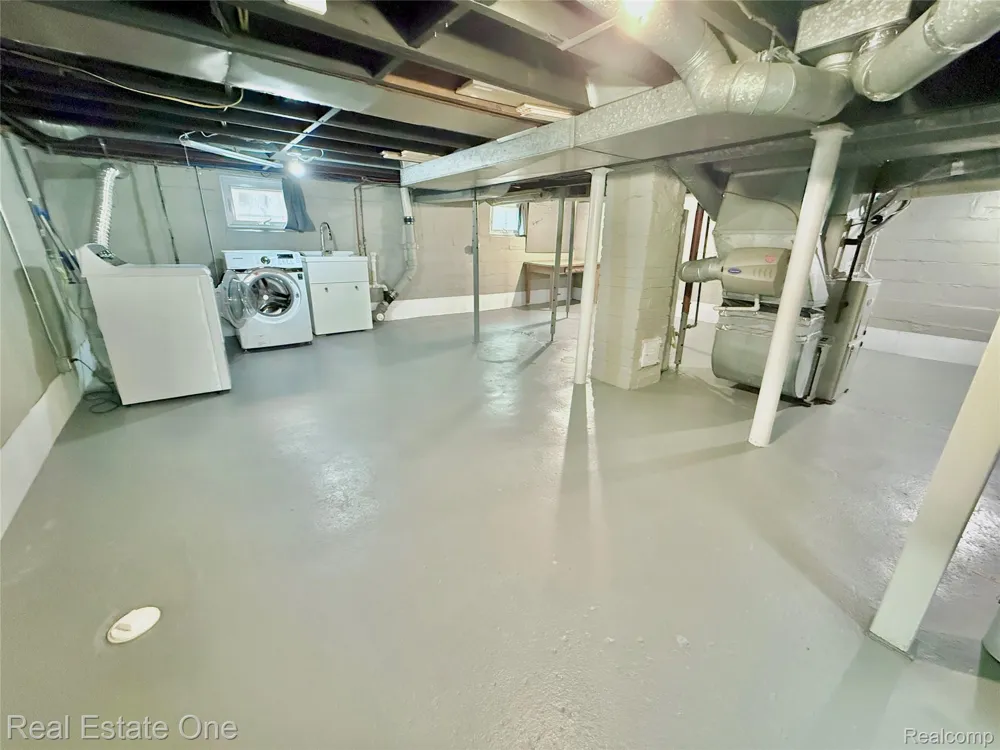 865 Grant Avenue Clawson City, MI 48017