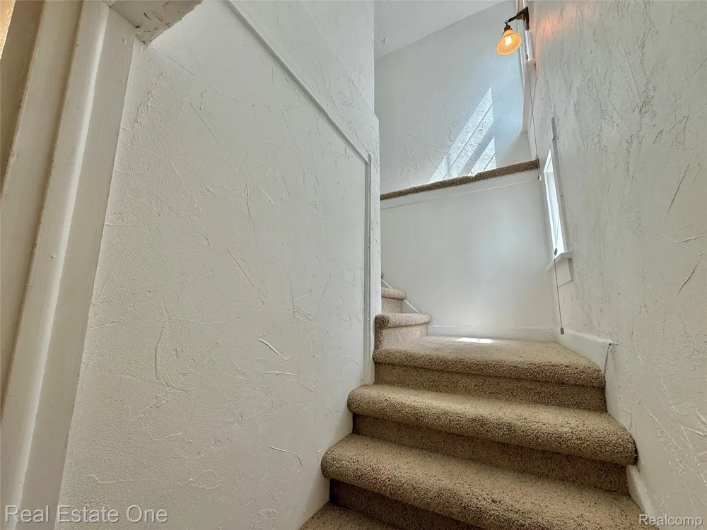 865 Grant Avenue Clawson City, MI 48017