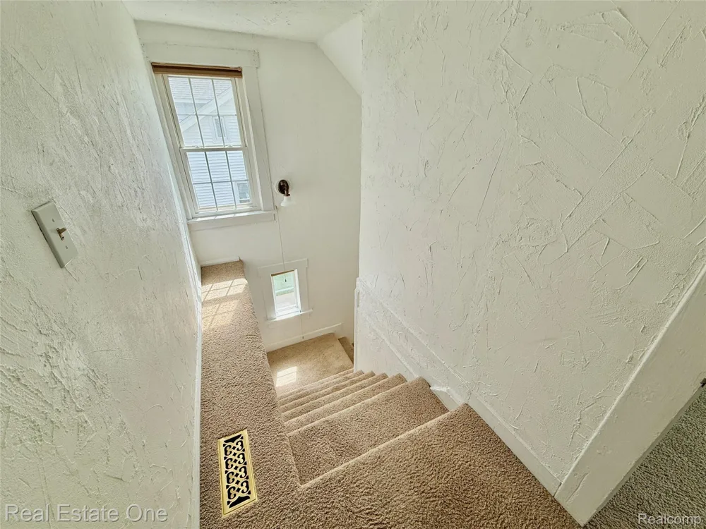 865 Grant Avenue Clawson City, MI 48017
