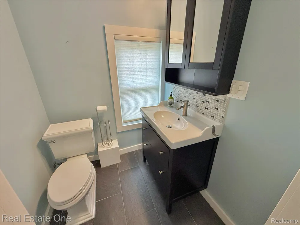 865 Grant Avenue Clawson City, MI 48017