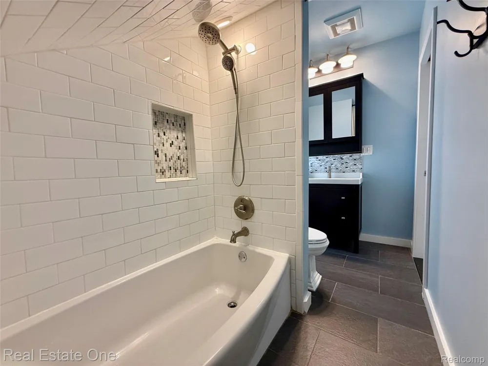 865 Grant Avenue Clawson City, MI 48017