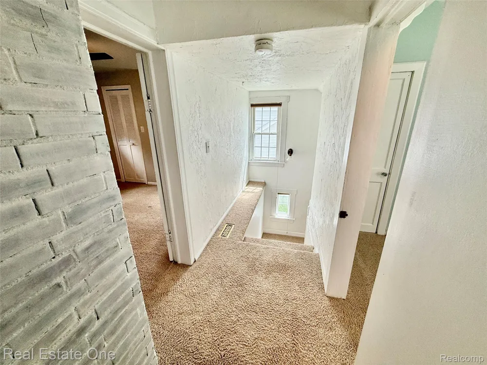 865 Grant Avenue Clawson City, MI 48017