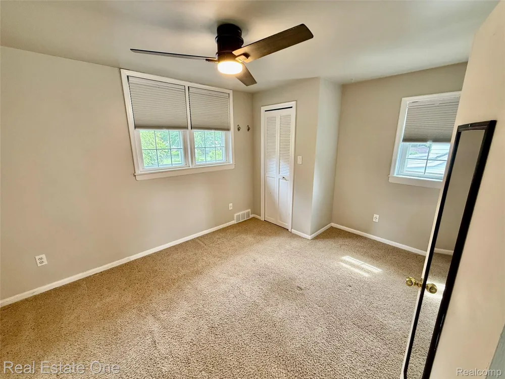 865 Grant Avenue Clawson City, MI 48017