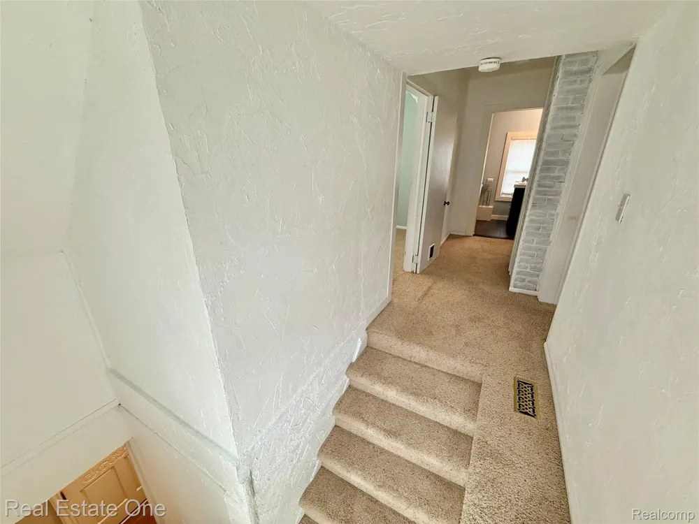 865 Grant Avenue Clawson City, MI 48017