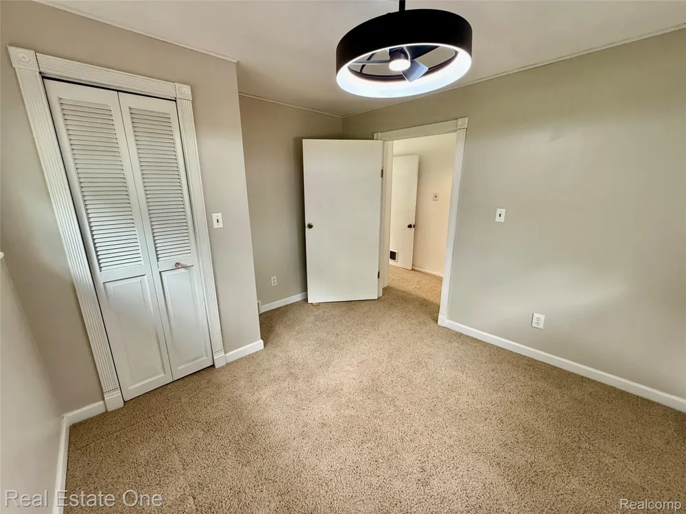 865 Grant Avenue Clawson City, MI 48017