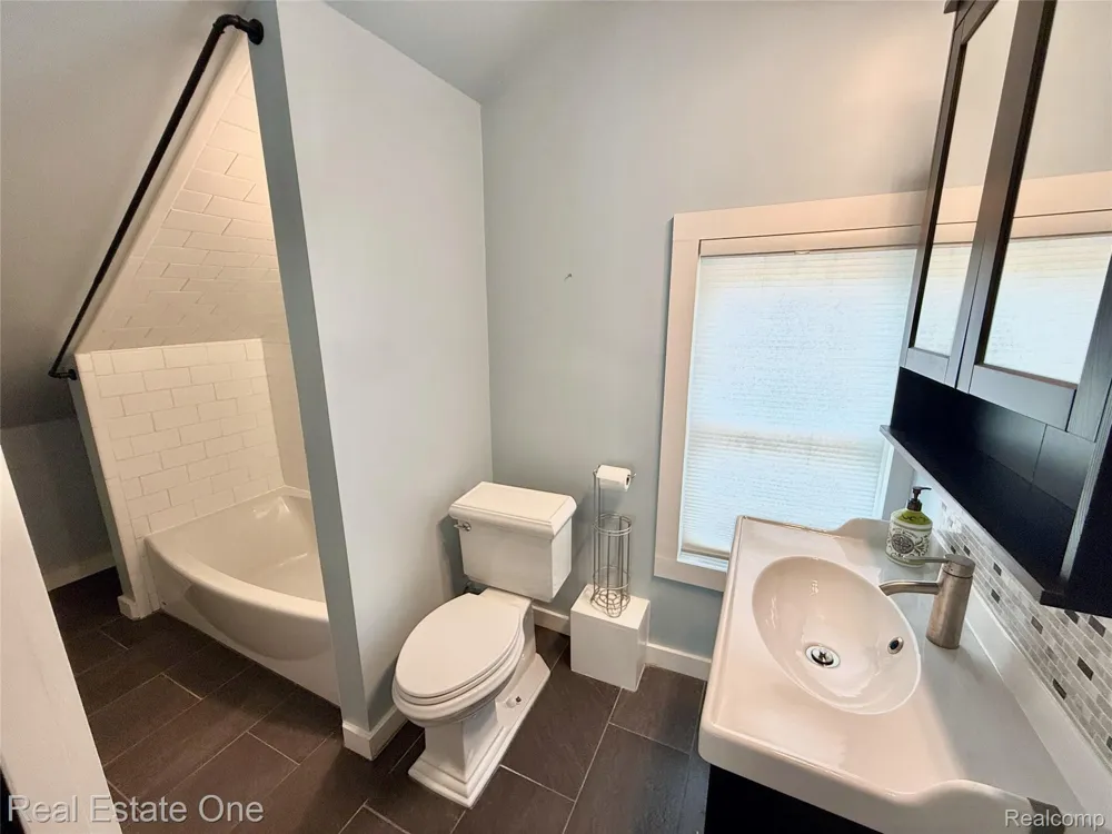 865 Grant Avenue Clawson City, MI 48017
