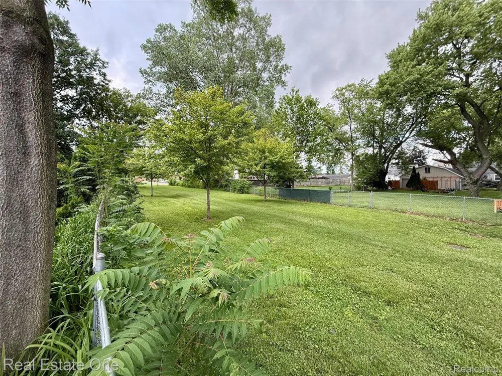 865 Grant Avenue Clawson City, MI 48017