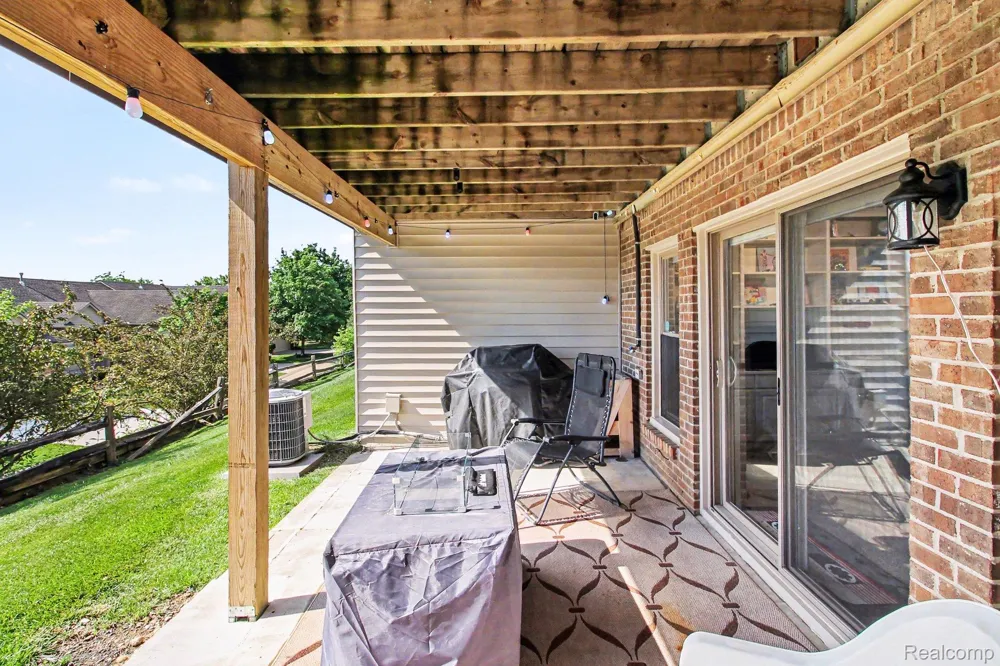 678 Summit Ridge Drive Milford Village, MI 48381