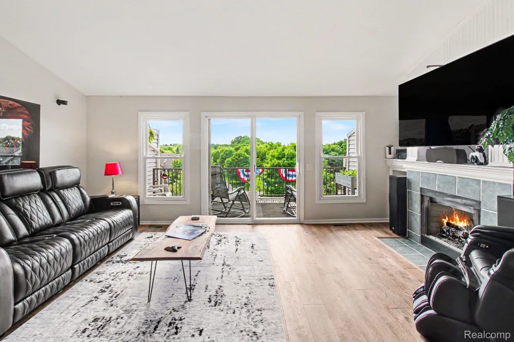 678 Summit Ridge Drive Milford Village, MI 48381