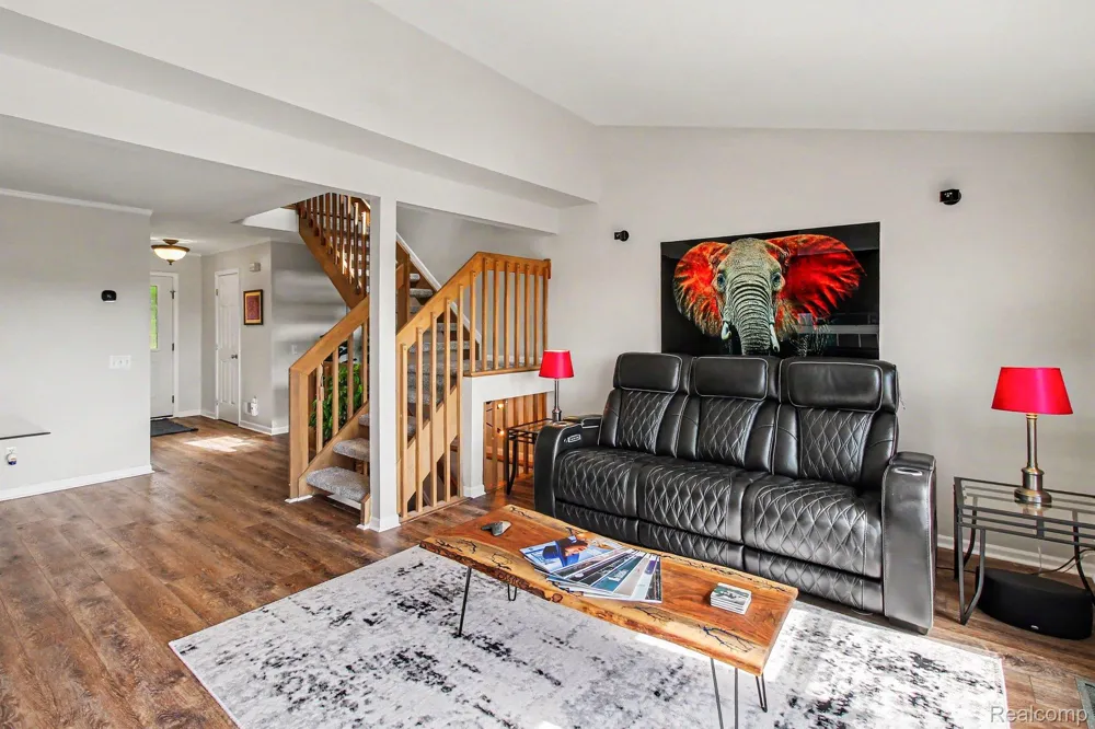 678 Summit Ridge Drive Milford Village, MI 48381