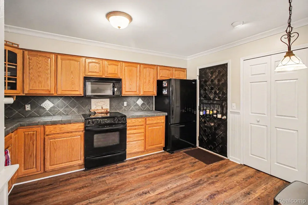 678 Summit Ridge Drive Milford Village, MI 48381