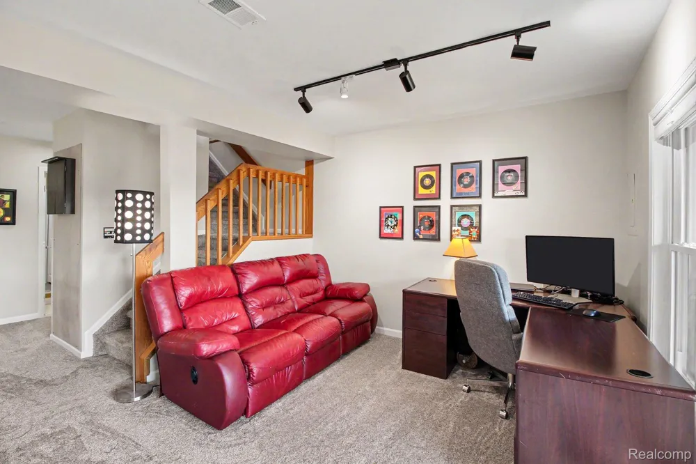678 Summit Ridge Drive Milford Village, MI 48381