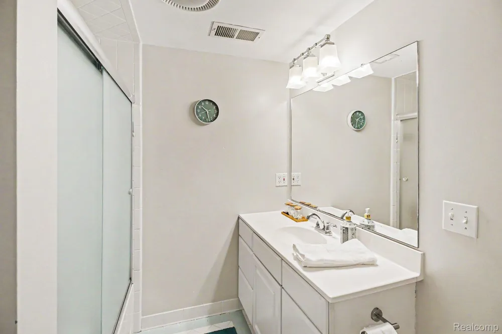 678 Summit Ridge Drive Milford Village, MI 48381