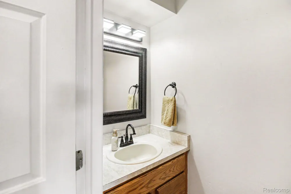 678 Summit Ridge Drive Milford Village, MI 48381