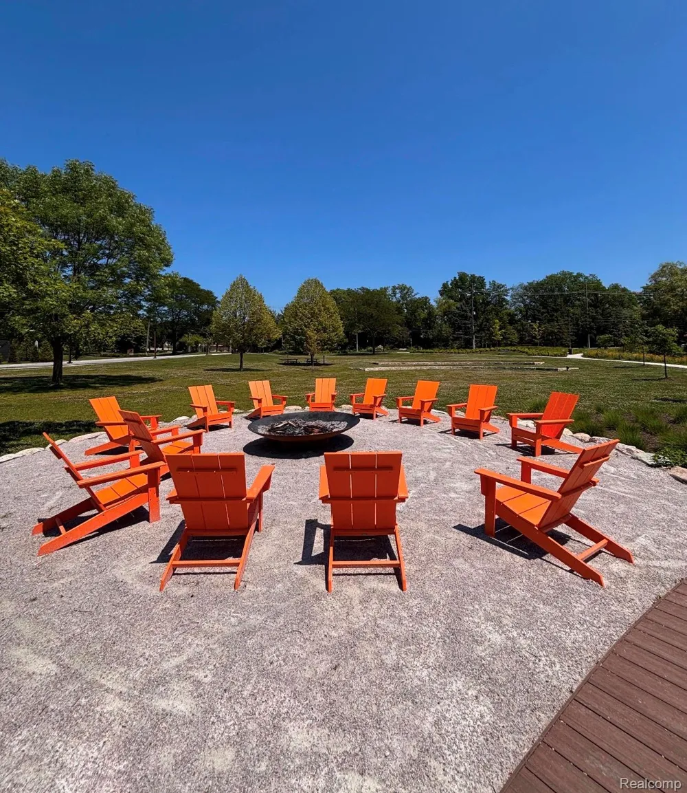 678 Summit Ridge Drive Milford Village, MI 48381