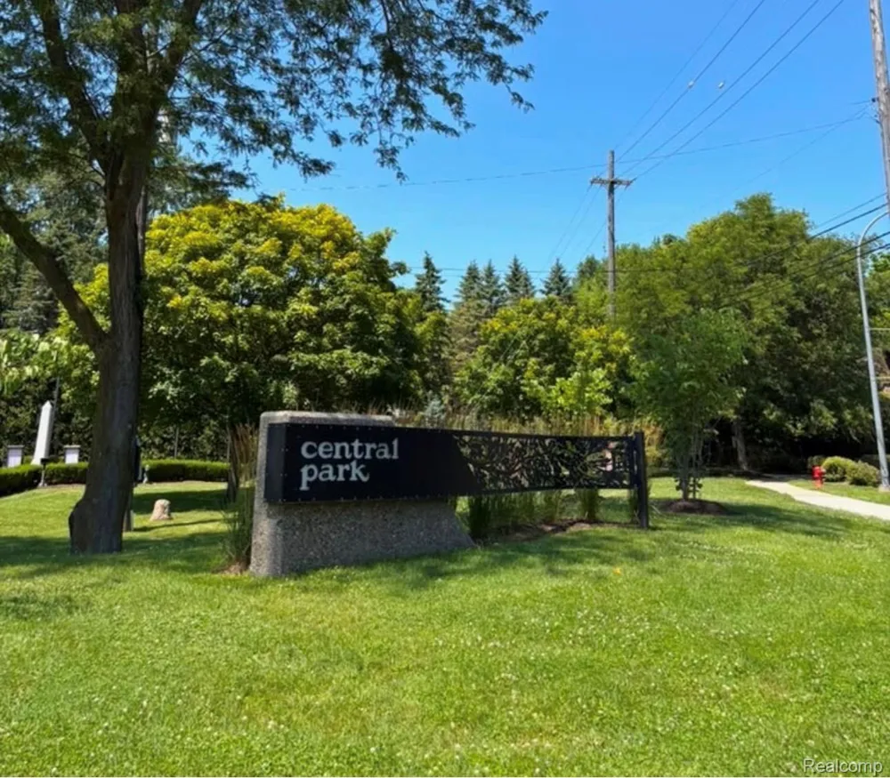 678 Summit Ridge Drive Milford Village, MI 48381