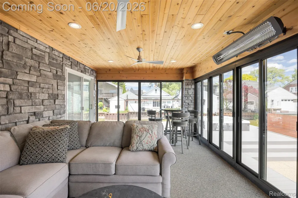 22491 E 10 Mile Road St Clair Shores City, MI 48080