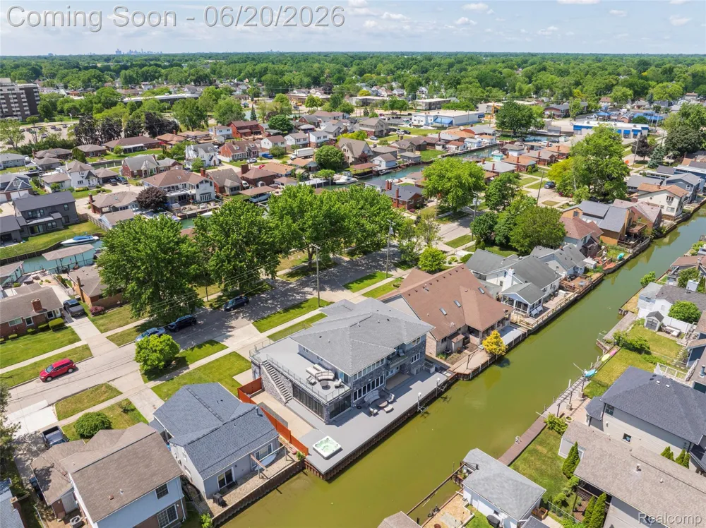 22491 E 10 Mile Road St Clair Shores City, MI 48080