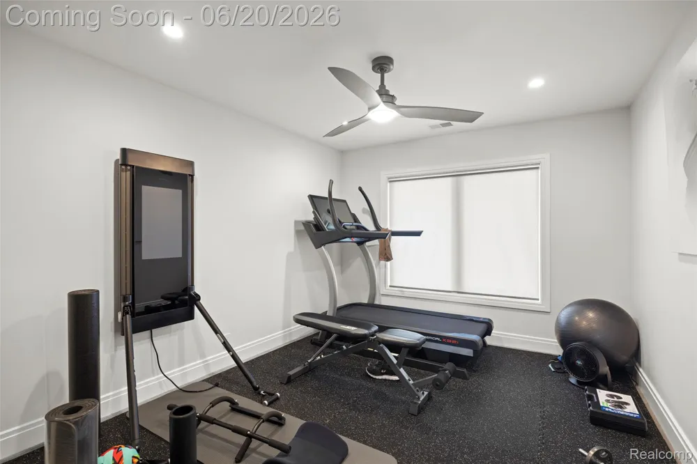 22491 E 10 Mile Road St Clair Shores City, MI 48080