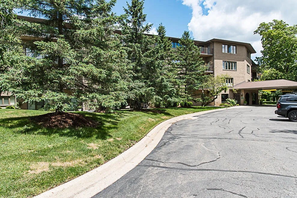 4040 Greenleaf Circle #408 Kalamazoo City, MI 49008