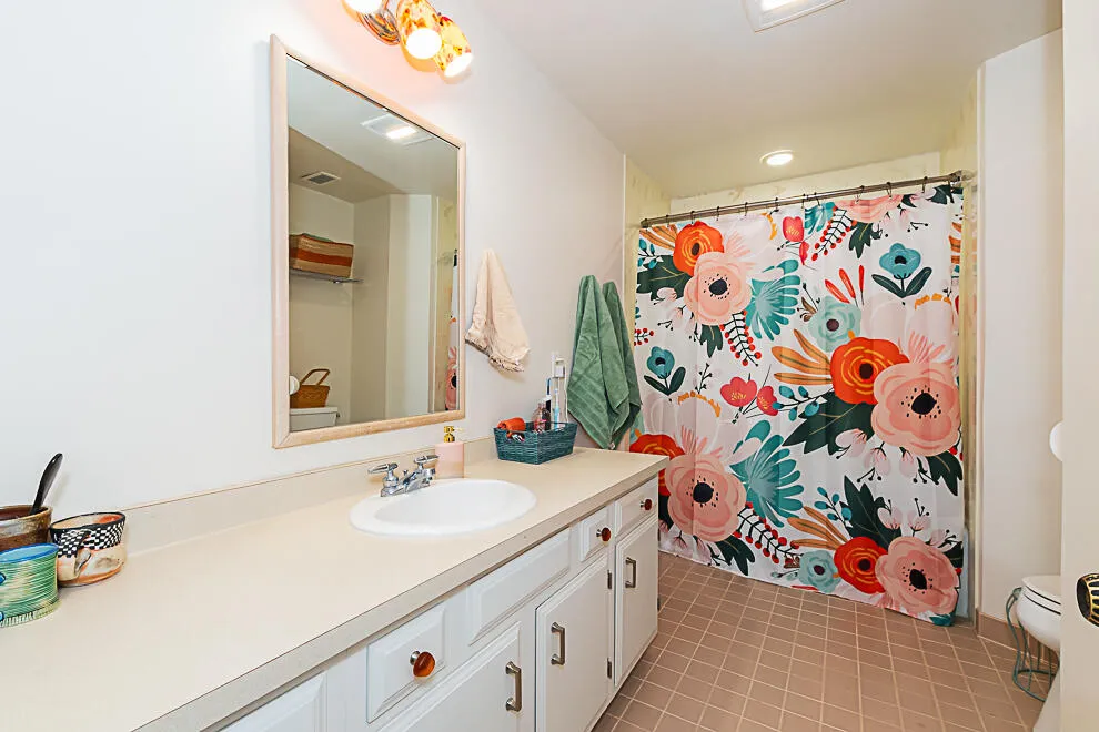 4040 Greenleaf Circle #408 Kalamazoo City, MI 49008