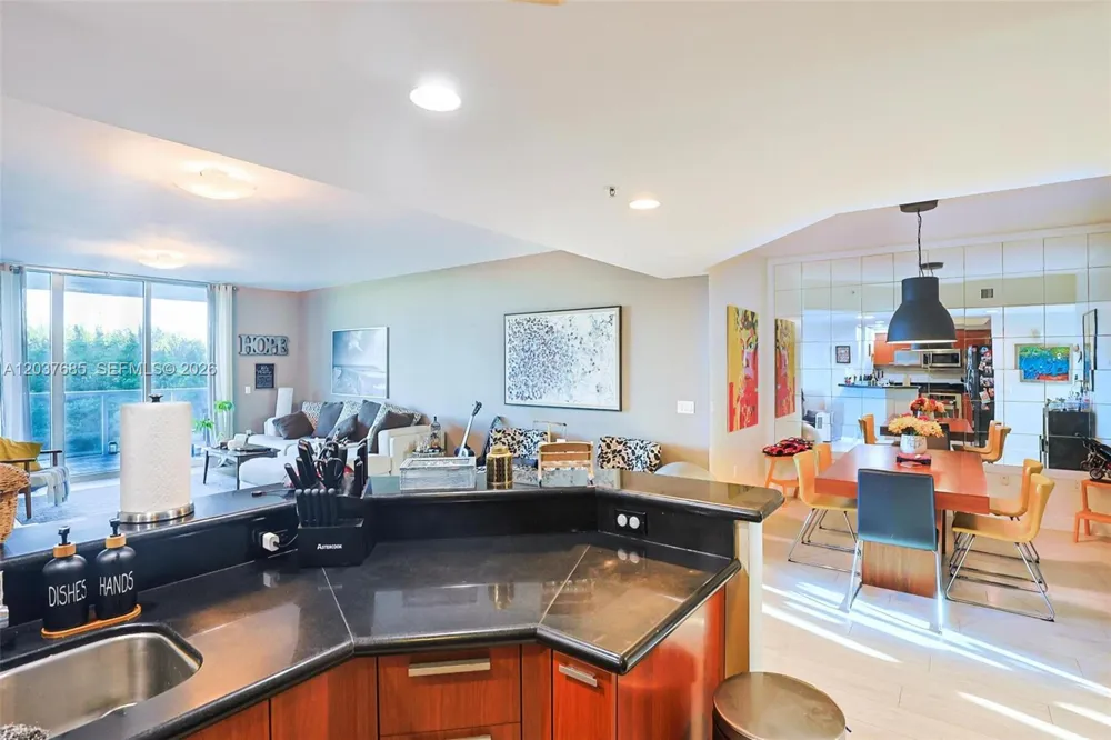 15051 Royal Oaks Ln #401 North Miami, FL 33181