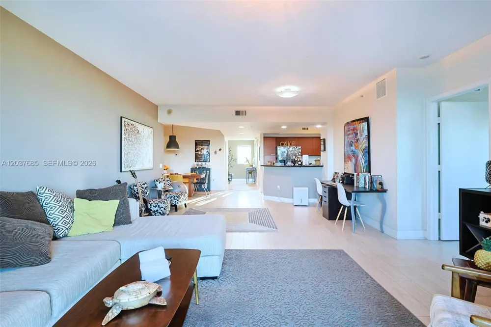 15051 Royal Oaks Ln #401 North Miami, FL 33181