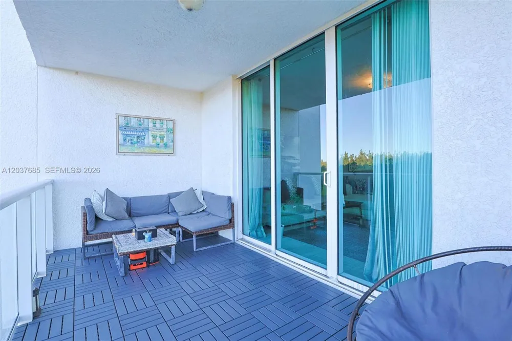 15051 Royal Oaks Ln #401 North Miami, FL 33181