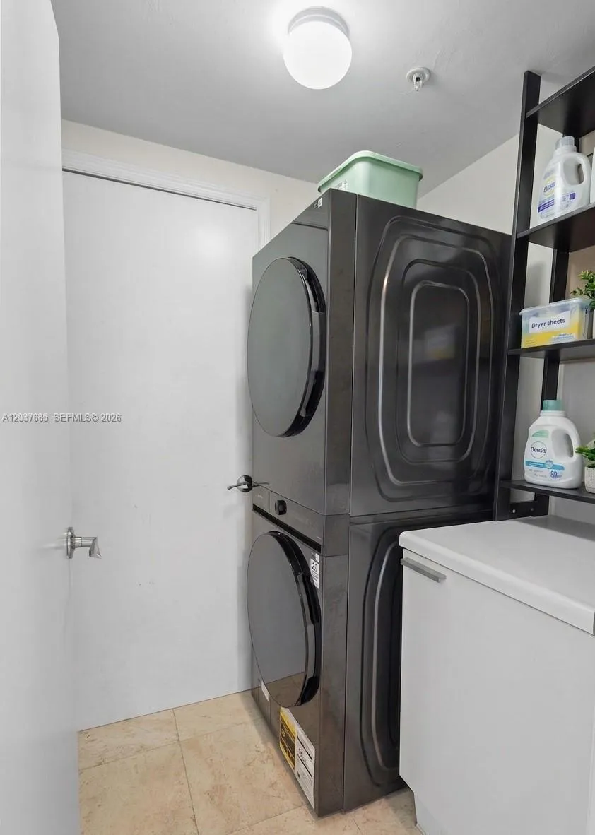 15051 Royal Oaks Ln #401 North Miami, FL 33181