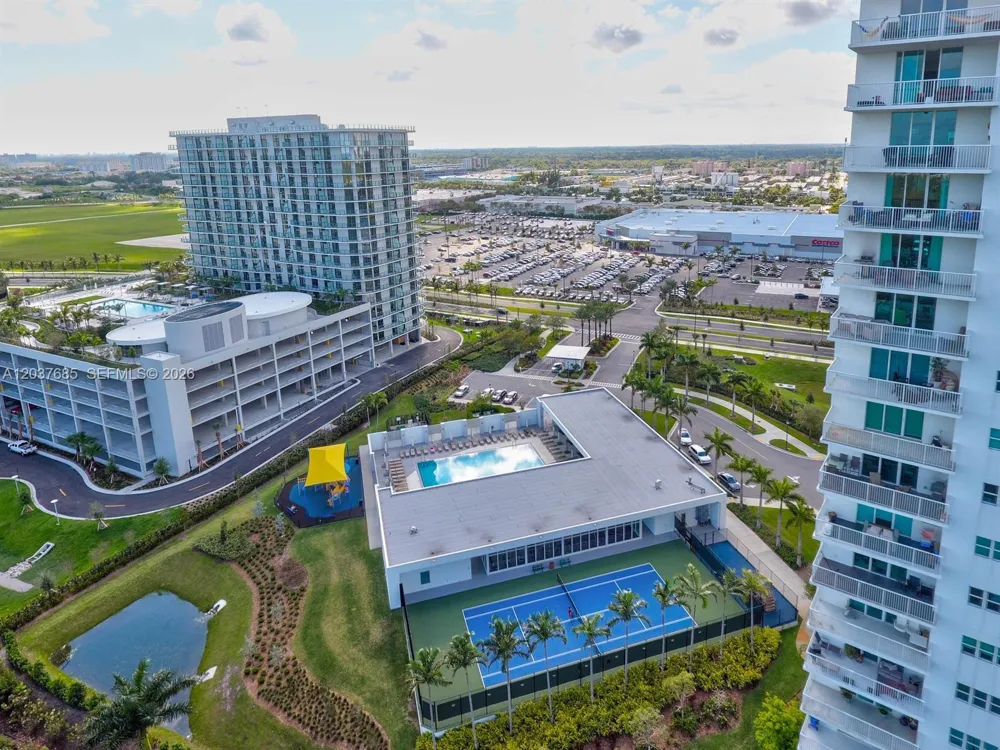 15051 Royal Oaks Ln #401 North Miami, FL 33181