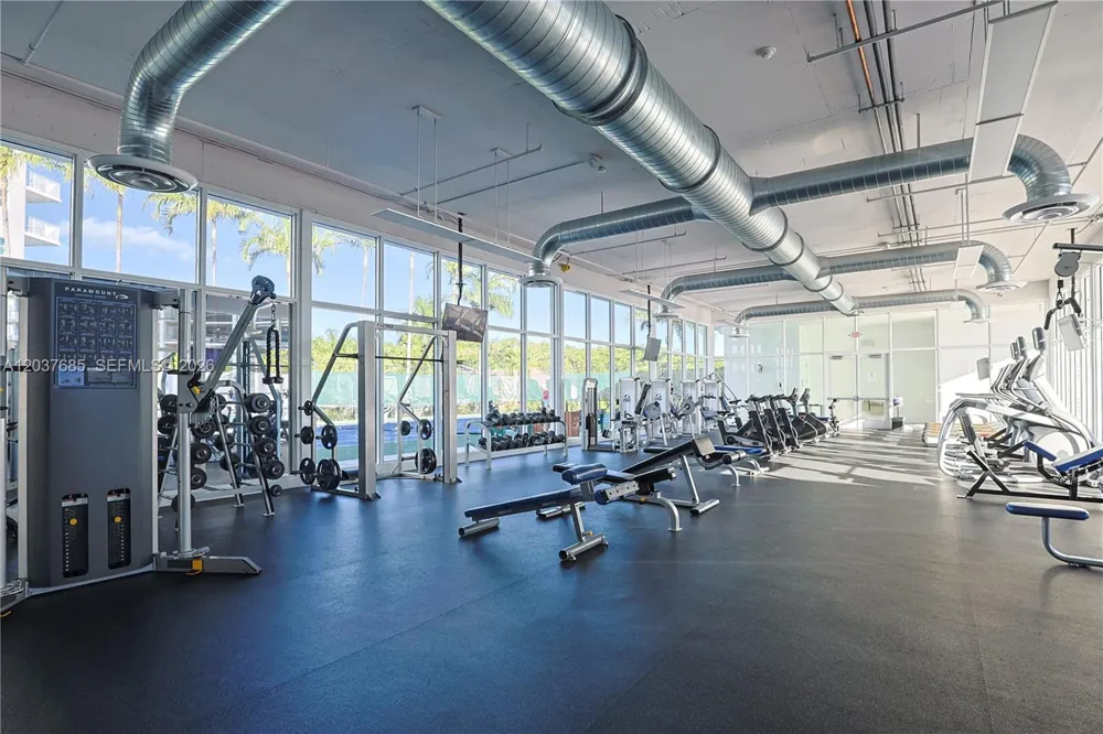15051 Royal Oaks Ln #401 North Miami, FL 33181