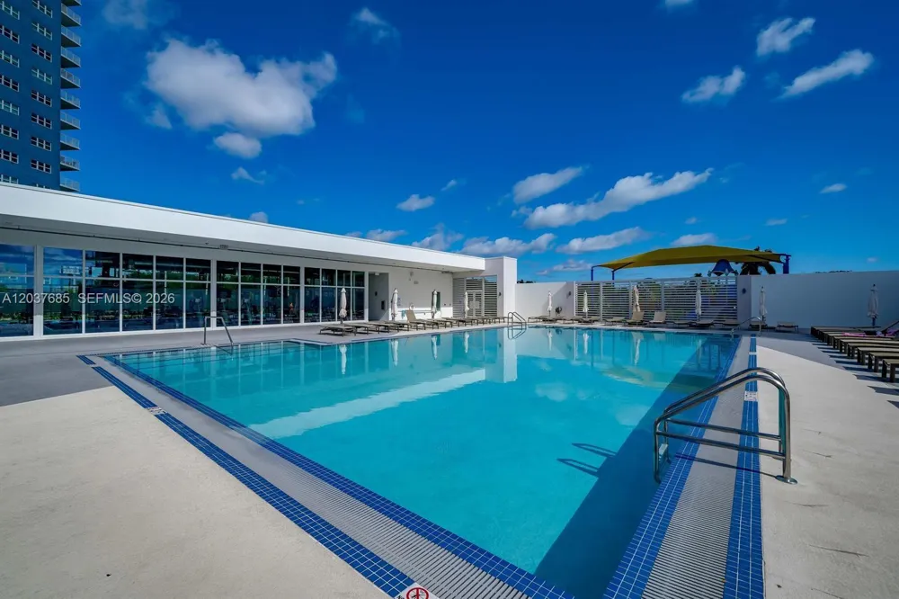 15051 Royal Oaks Ln #401 North Miami, FL 33181