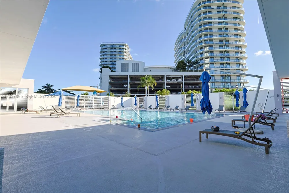15051 Royal Oaks Ln #401 North Miami, FL 33181