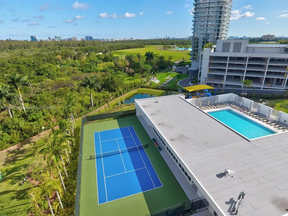15051 Royal Oaks Ln #401 North Miami, FL 33181